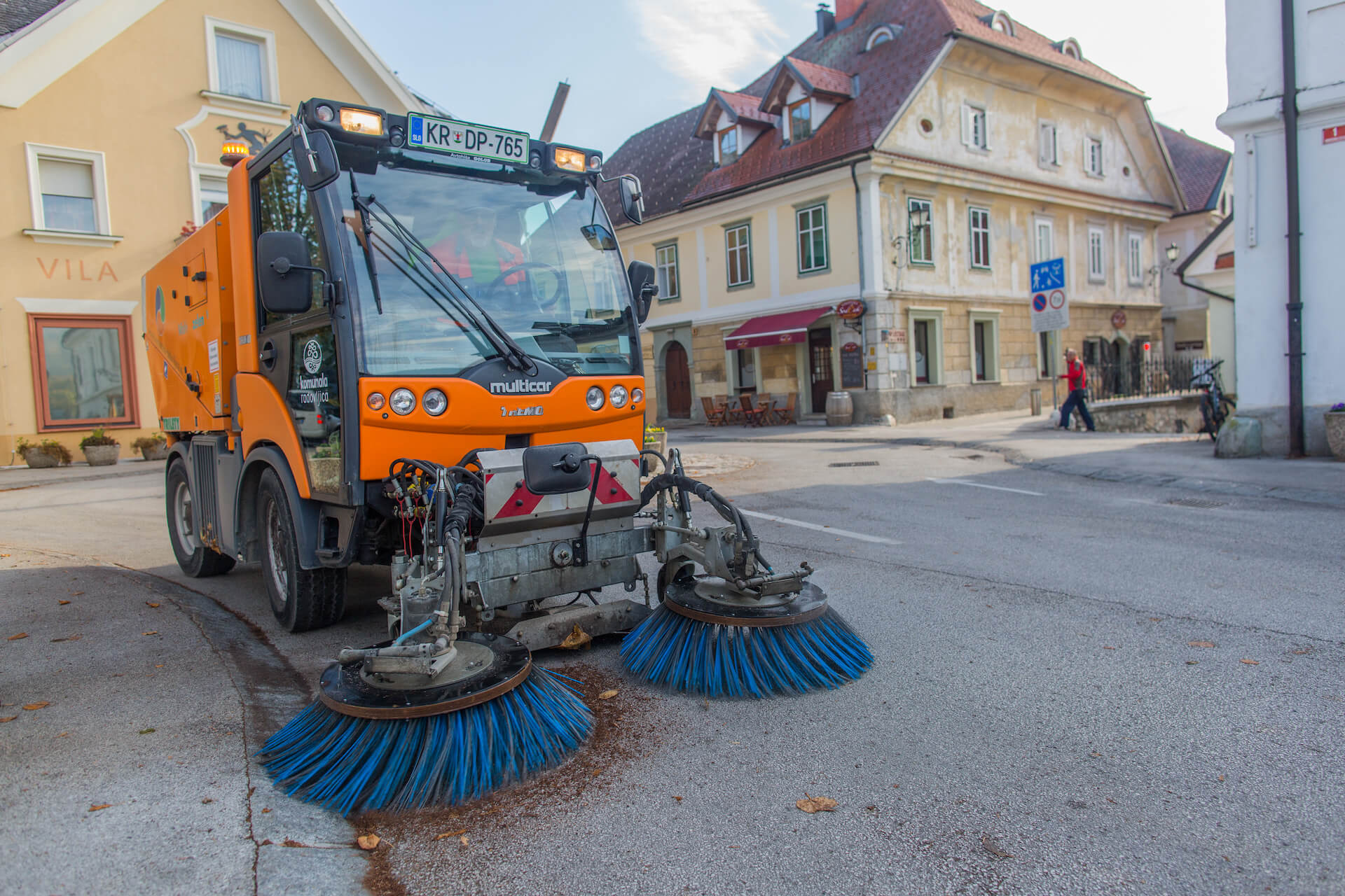 Strojno čiščenje utrjenih javnih površin